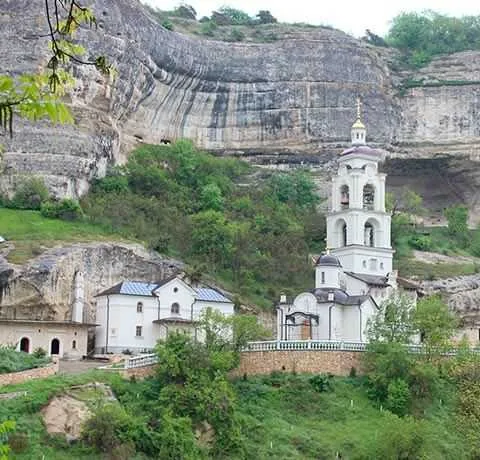 Пещерный Свято-Успенский монастырь в Крыму — экскурсия из Дивноморского