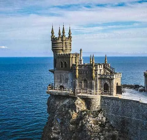 Визитная карточка Крыма Ласточкино гнездо — автобусный тур из Дивноморска