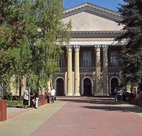 Сердце города-героя площадь Нахимова в автобусной поездке из Дивноморского