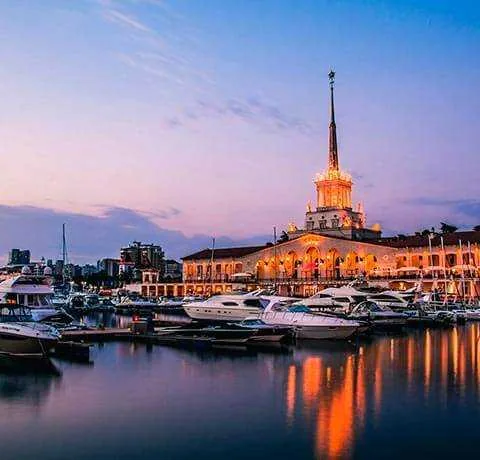 Прогулка по приморской набережной города Сочи из Кабардинки