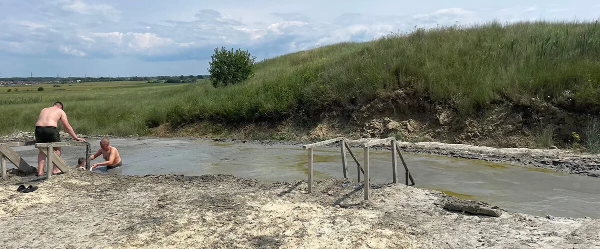 Экскурсия на грязевой вулкан Гефест и Азовское море из Дивноморского — в Дивноморске